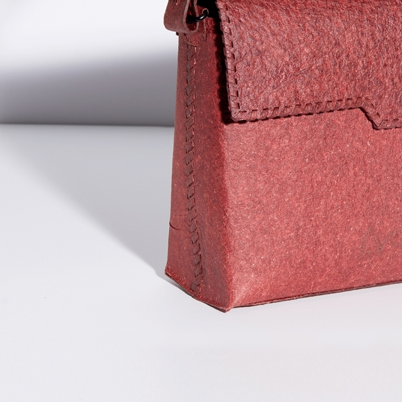 Aiya ayiA Benue Satchel with Kariba Wide Strap Red - Picture 4 of 5